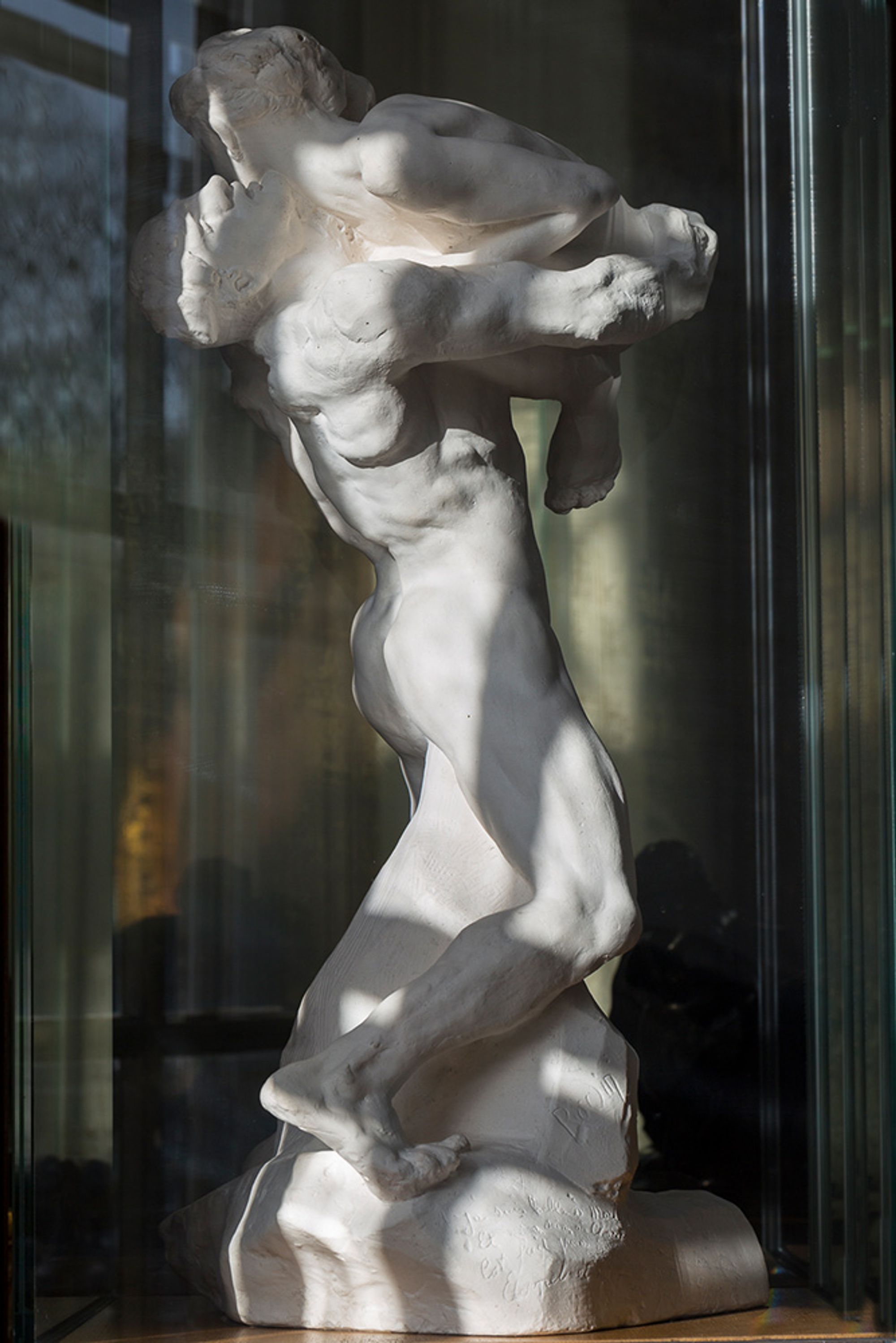 <p><em>Je suis belle</em></p>