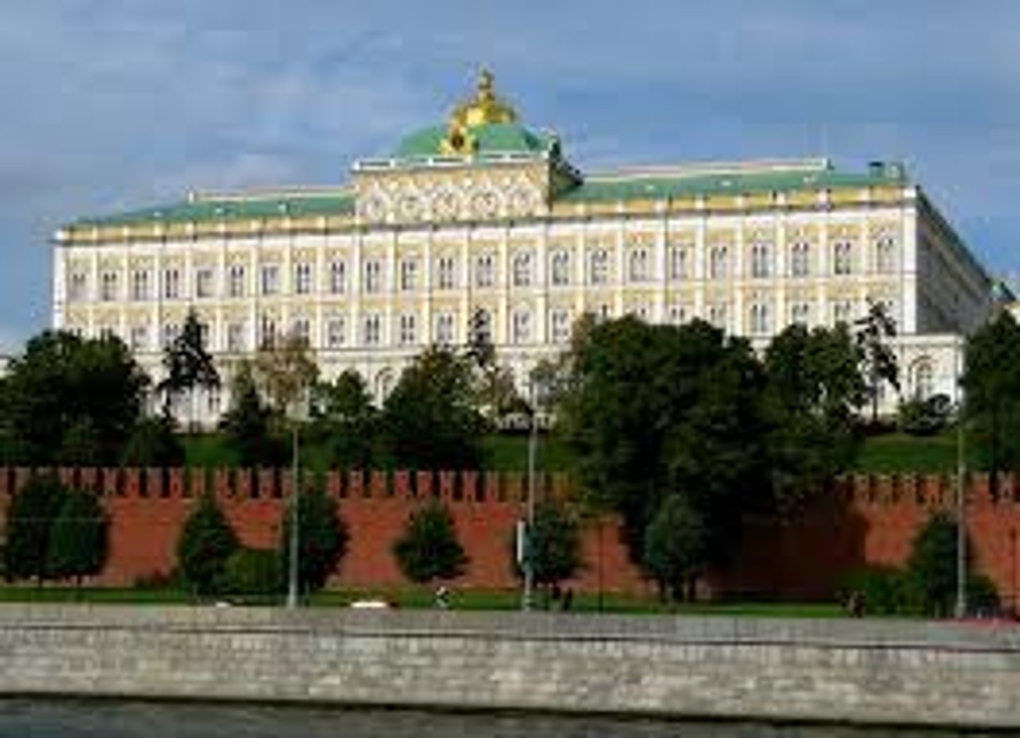 <p>The wall surrounding the Kremlin</p>