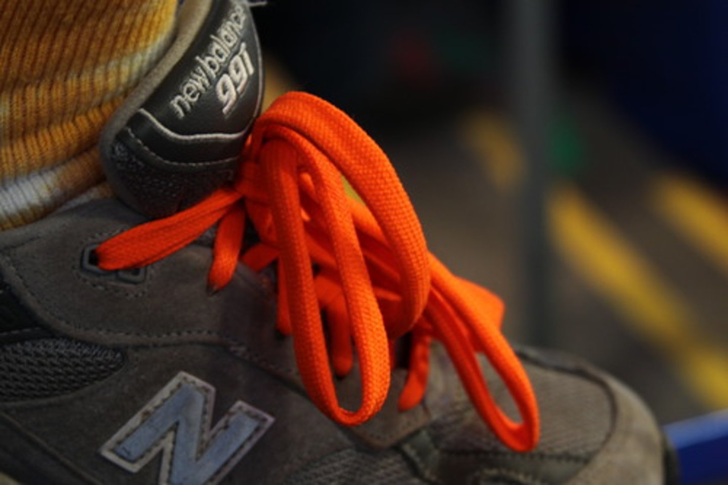 <p>dây giày = shoestring</p>