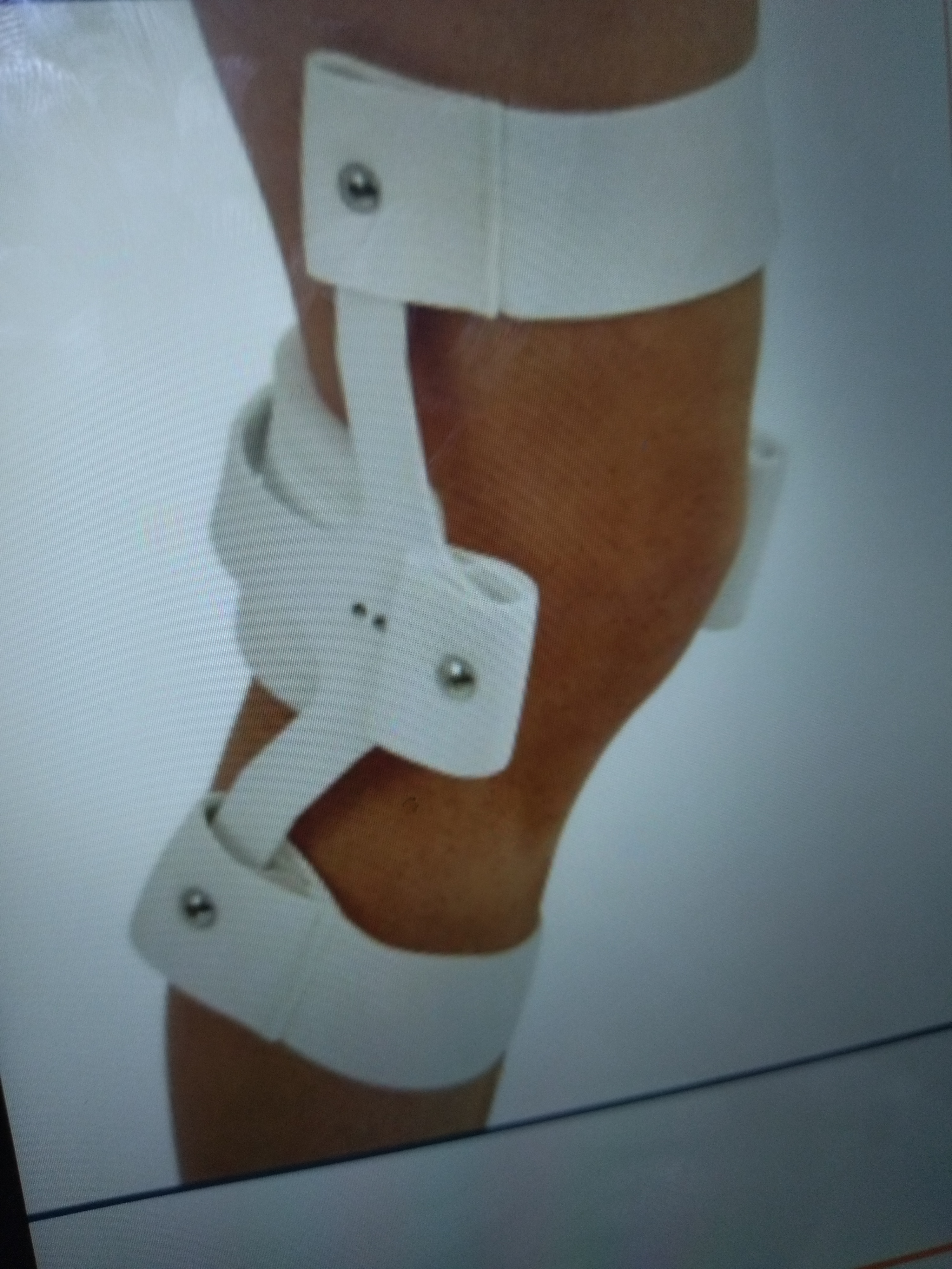 * For genu recurvatum
* 2 ant. And 1 post. strap
* Permits full flexion
* Prevents hypertension 