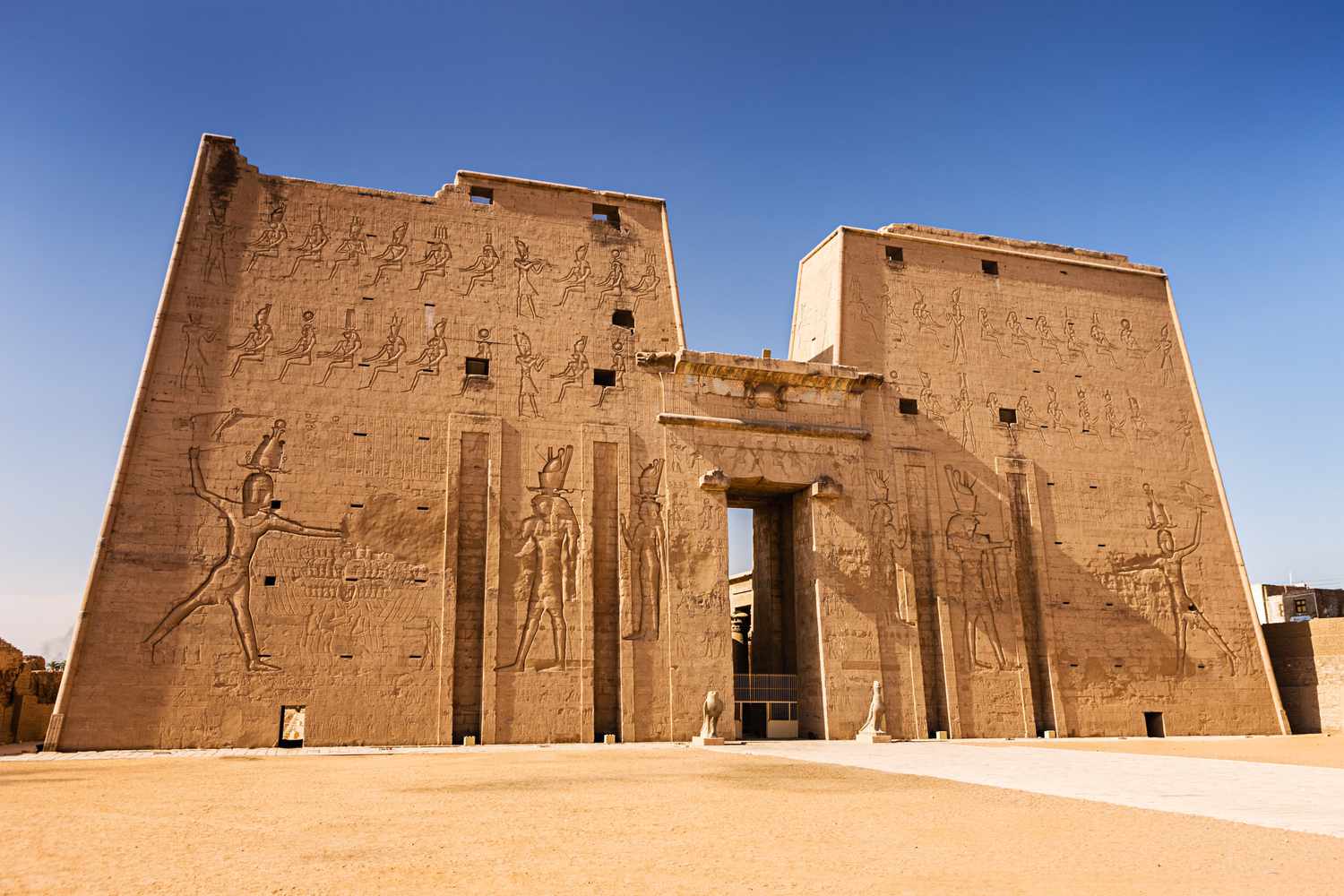 <p>Pylon at the temple of Horus at edfu</p>