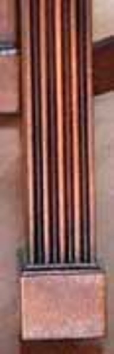 <p>A heavy straight sometimes vertically grooved chair leg common in furniture of late Chippendale style.</p>