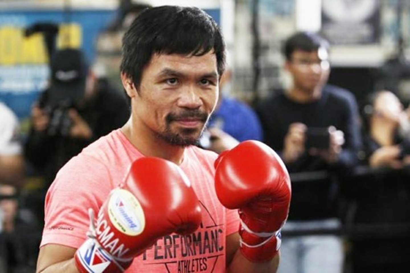 <p>(n) a type of boxer or wrestler</p>