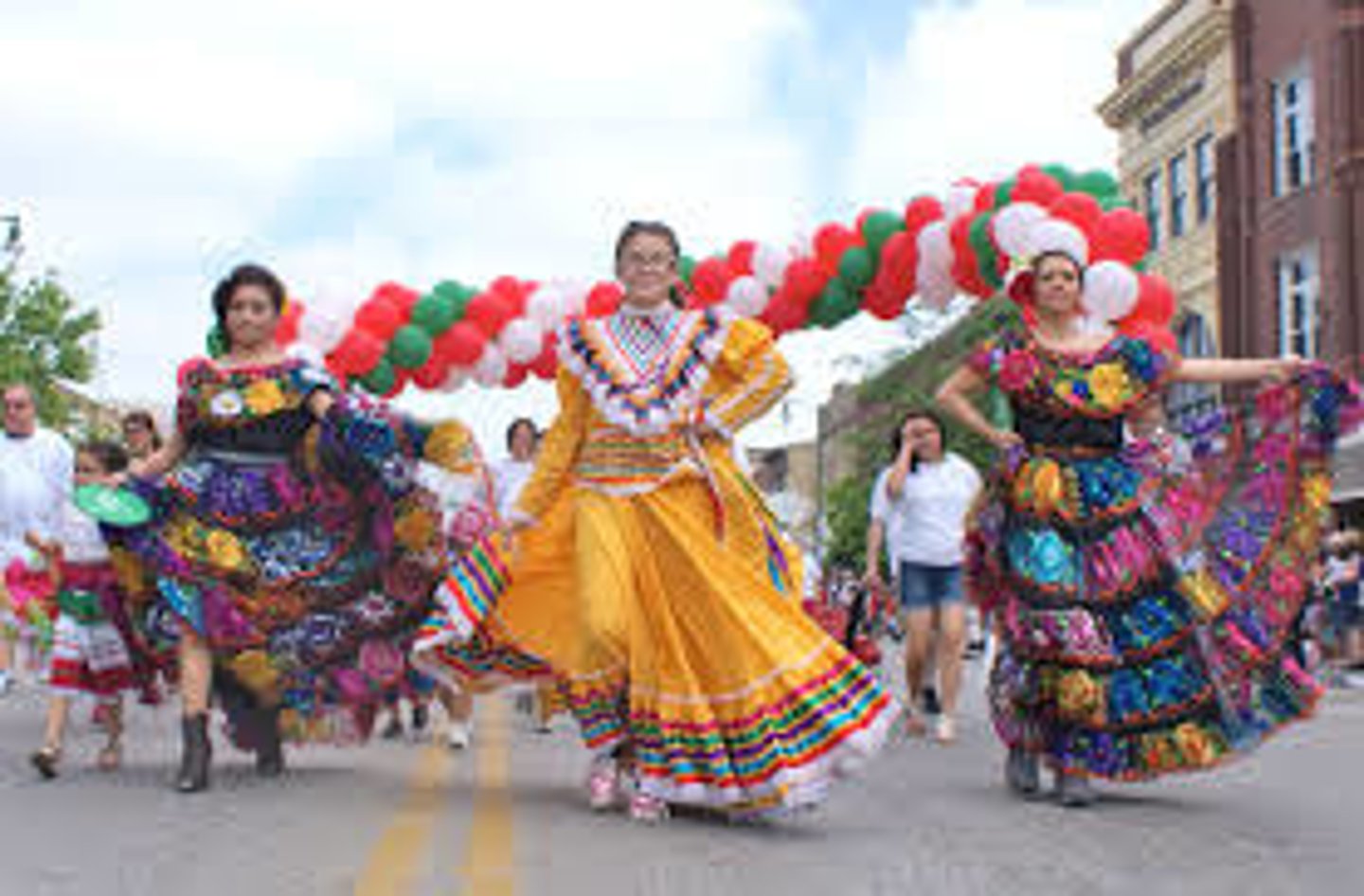 <p>/ə trəˈdɪʃənl ˈkɒstjuːm/ • Phrase • Clothing typical of a particular cultural or historical context • Trang phục truyền thống • The festival showcased traditional costumes from various regions.</p>