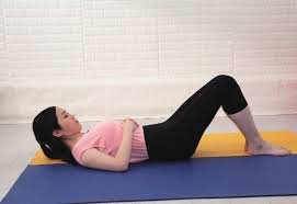 <p>- Lie flat, knees flexed, feet on surface.</p><p>- <mark data-color="red" style="background-color: red; color: inherit;">Lift head, tuck onto chest, hold 3-5 seconds.</mark></p><p>- Relax and return to start.</p><p>-<mark data-color="blue" style="background-color: blue; color: inherit;"> Repeat several times.</mark></p>