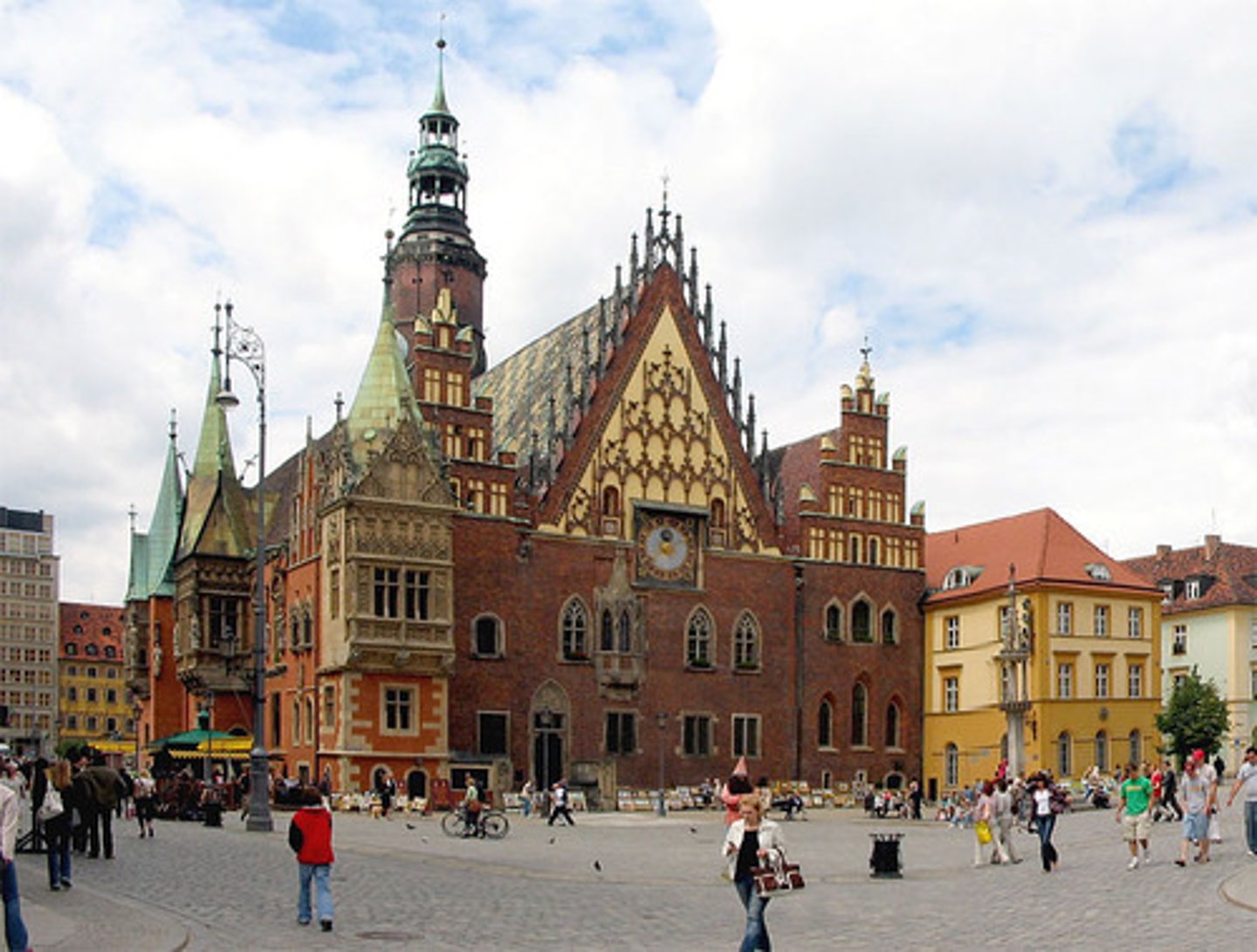 <p>town hall, city hall</p>