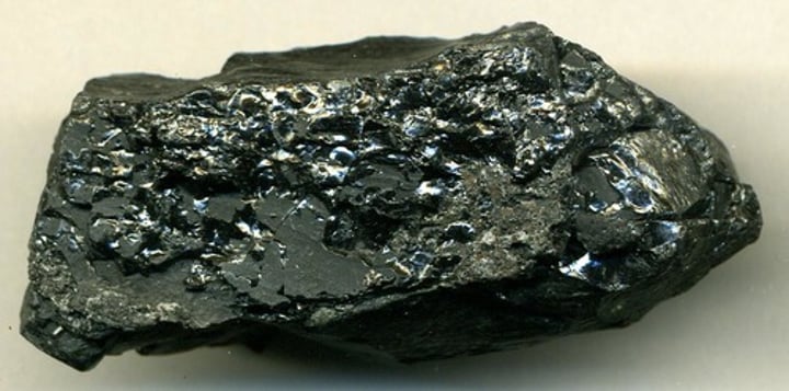 <p>H: , S.G. 1.1 - 1.4,<br>Streak: Black<br>Color: dark brown to black in color and commonly banded, or layered<br><br>Carbonaceous- Glassy to blocky. <br>Composition: carbon (organic)</p>