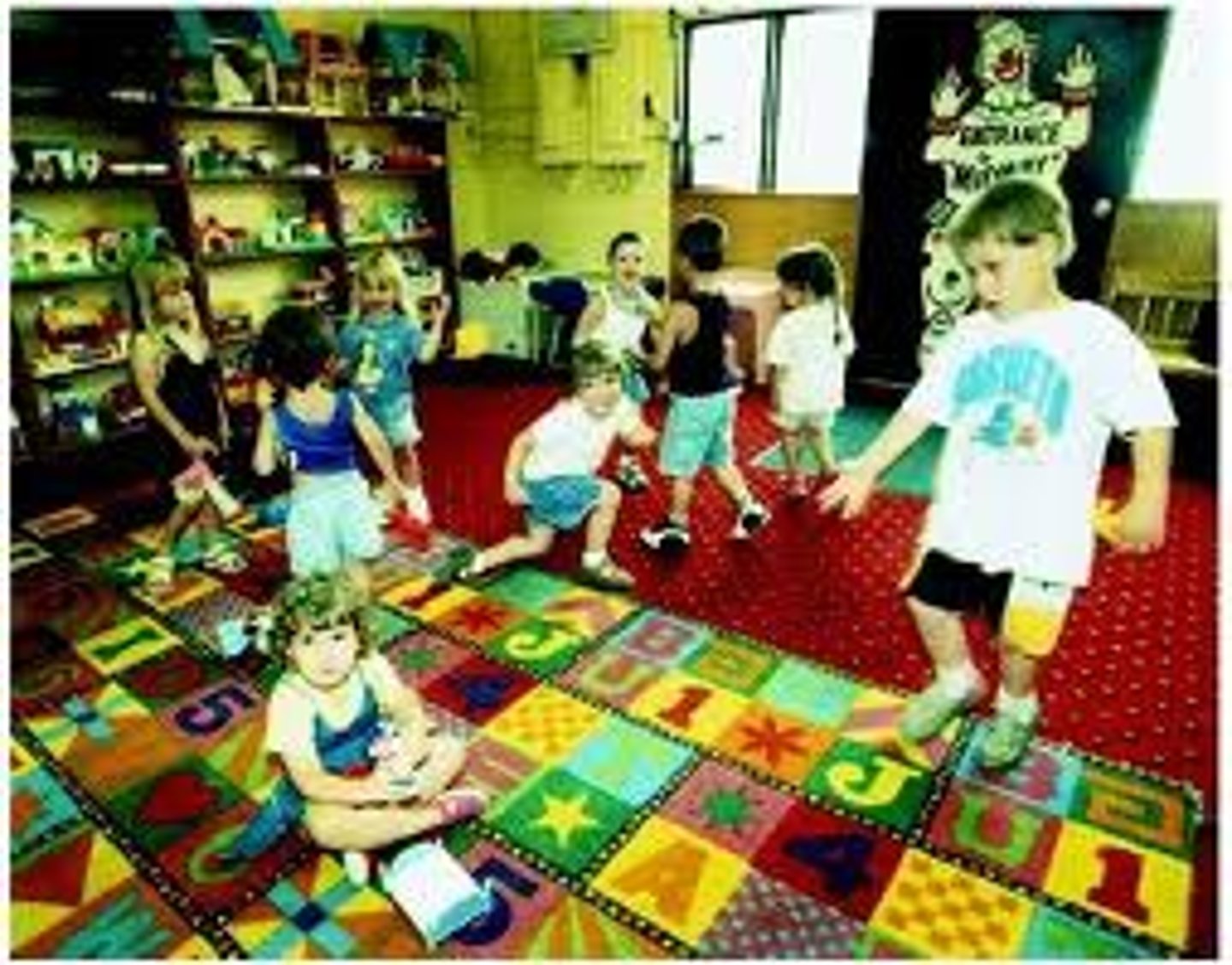 <p>una institución dedicada a los niños; lugar donde cuidan a los niños</p>