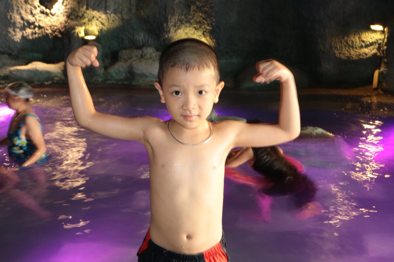<p>Gầy, gầy còm</p>