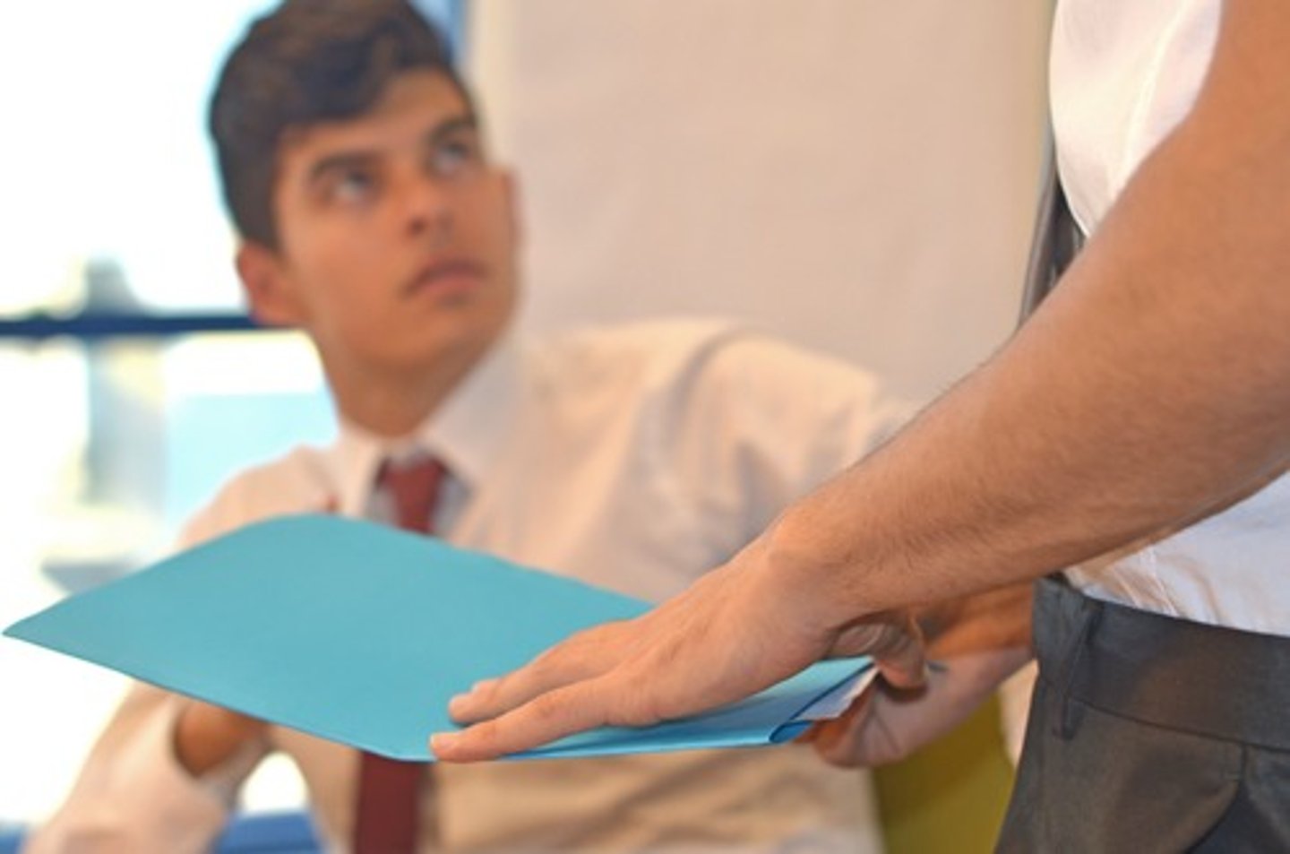 <p>kiểm tra, xác nhận</p><p>xác nhận ( mang tính chính thức )</p>