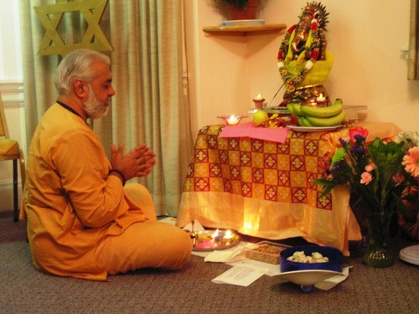 <p>Mystic Hindu movement that rejected rituals in preference to devotion to a deity</p>