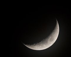<p><span>What moon phase is this?</span></p>