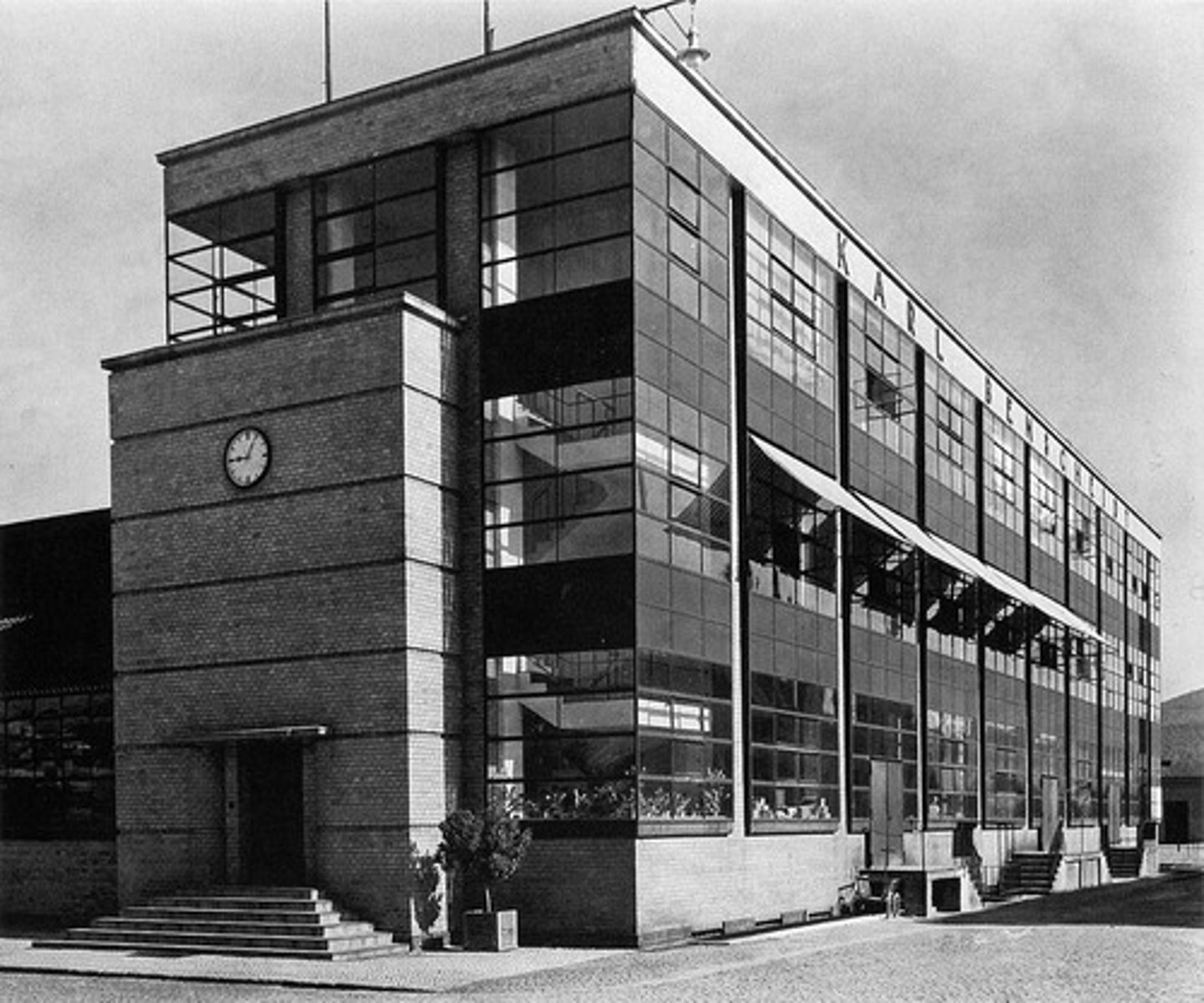 <p>Walter Gropius; Germany 1911; International Style</p>