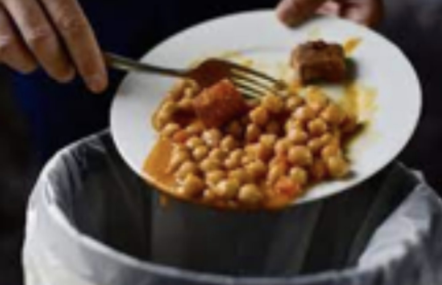 <p>Usar algo sin necesidad o sin aprovecharlo bien.</p>