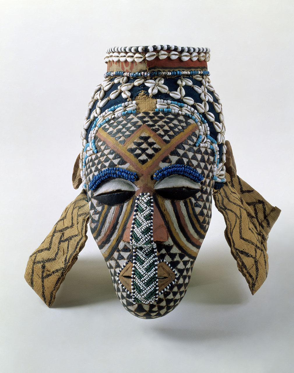 <p>Ngady Amwaash Mask</p>