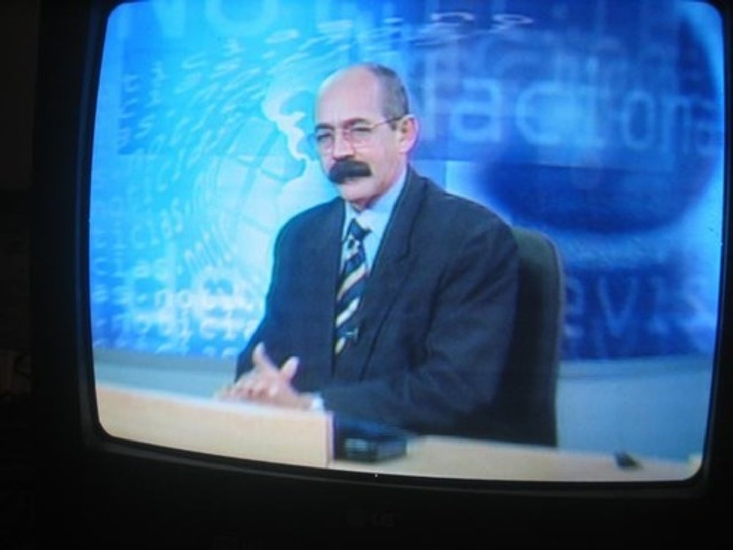 <p>announcer (masc)</p>