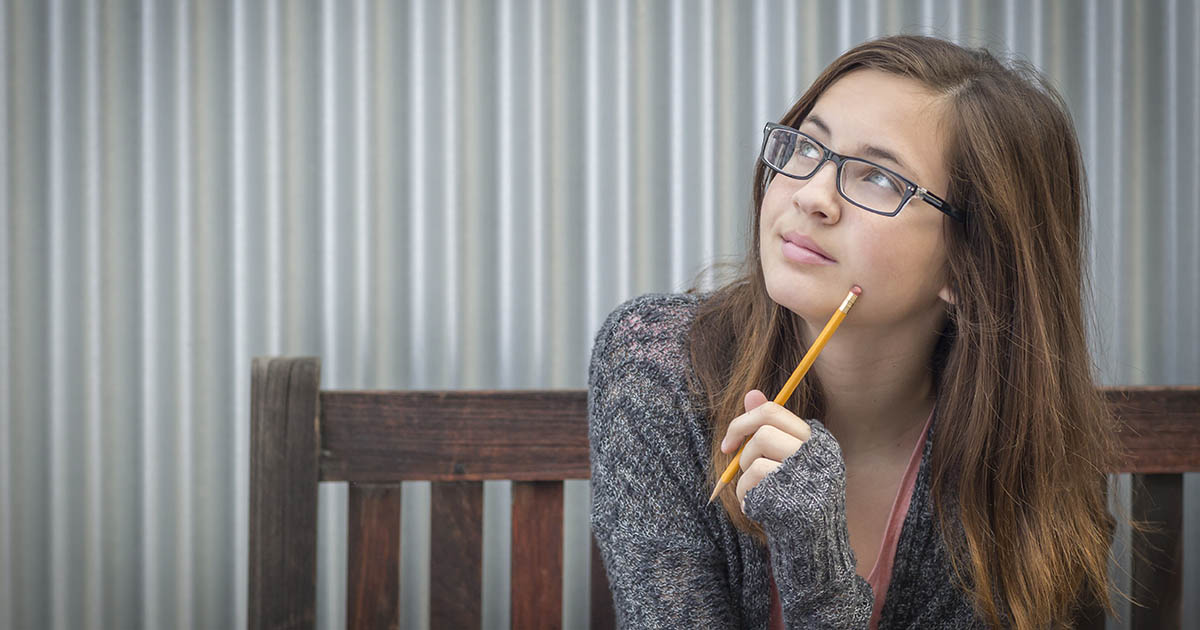 <p>задумываться, размышлять, задаваться вопросом</p>