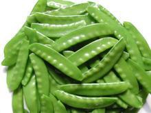long, narrow beans that come to an elongated point at the end. They have "bulb" type structures throughout where they contain little beans.