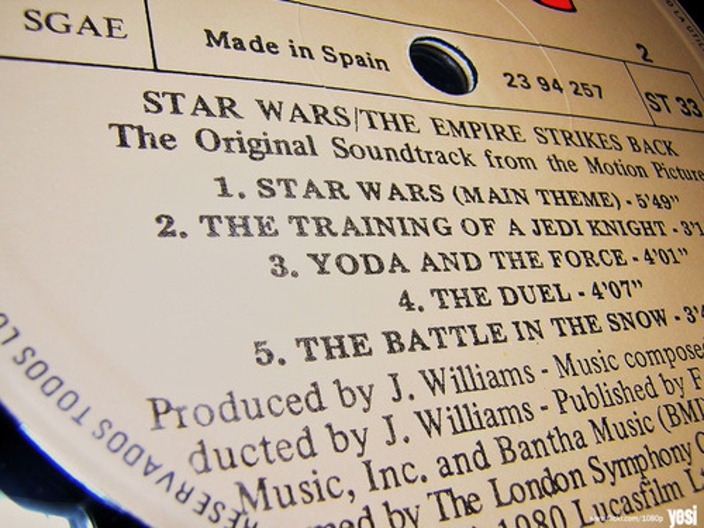 <p>The music that accompanies a movie.</p>