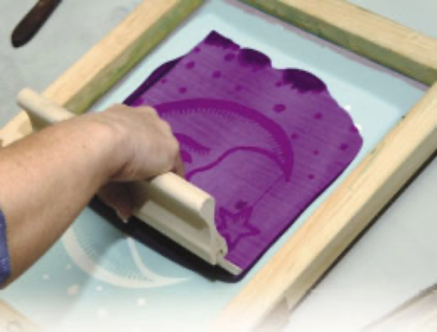 <p>uses a stencil and mesh screen to force ink through the open areas</p>