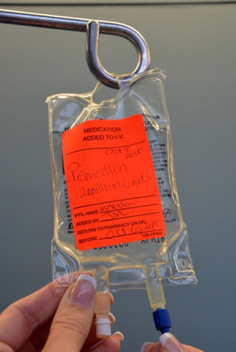 <p>-unused medical products</p><p>- iv bags</p><p>- Urine and stool containers</p><p>- Diapers</p>