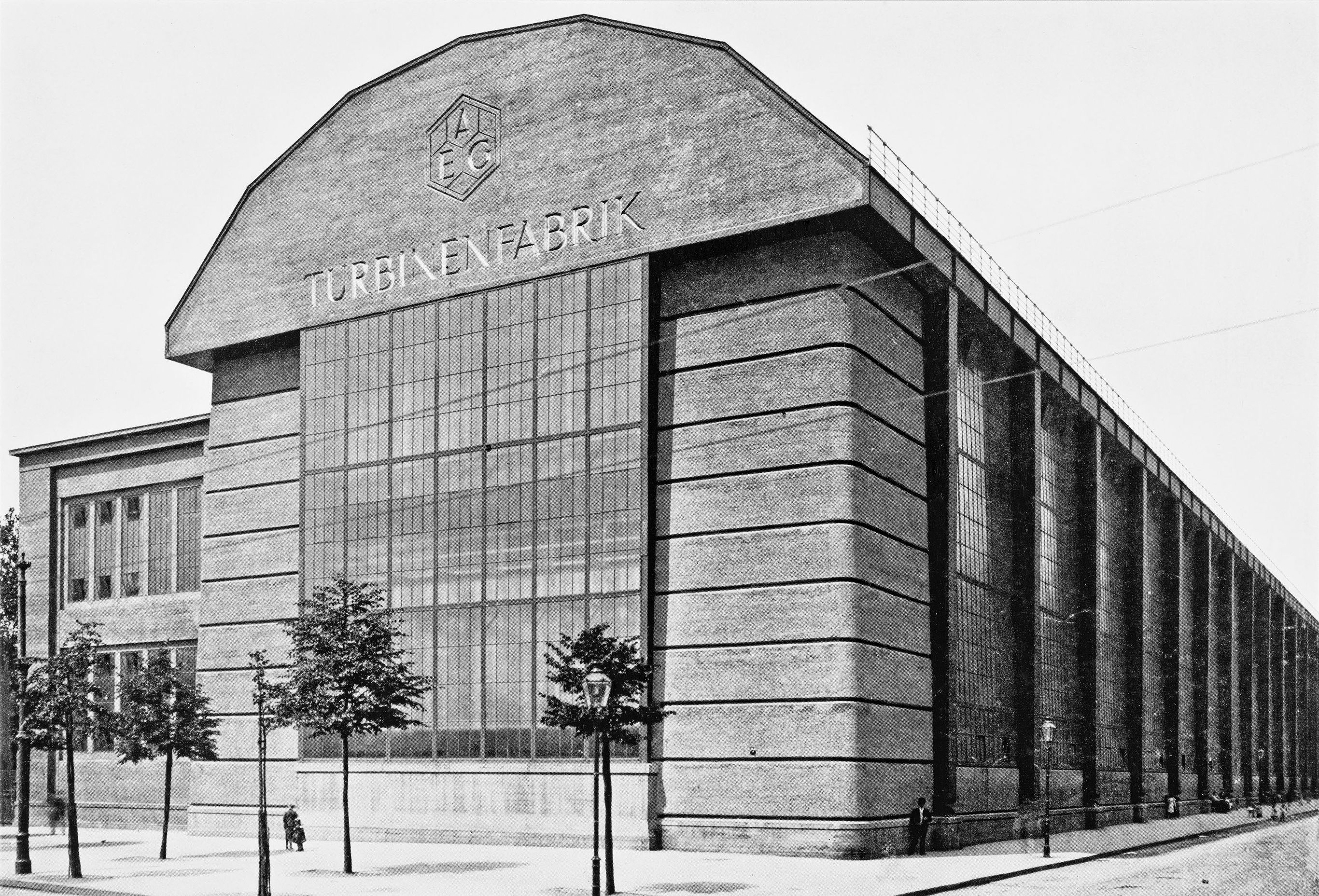 <ul><li><p>factory and symbol of company</p></li><li><p>modernism > steel, glass, concrete</p><ul><li><p>appearance of cantilever and structure articulated</p></li></ul></li><li><p>corner looks cantileved, can’t see how its held</p></li></ul><p></p>