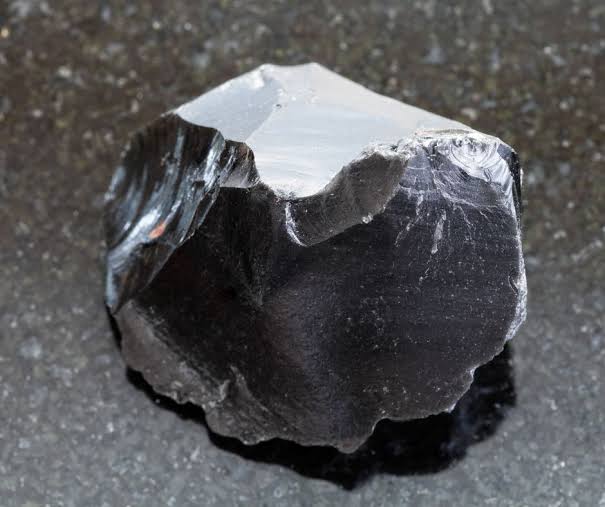 <p>Fracture with smooth, curved surfaces, which are typically concave</p>