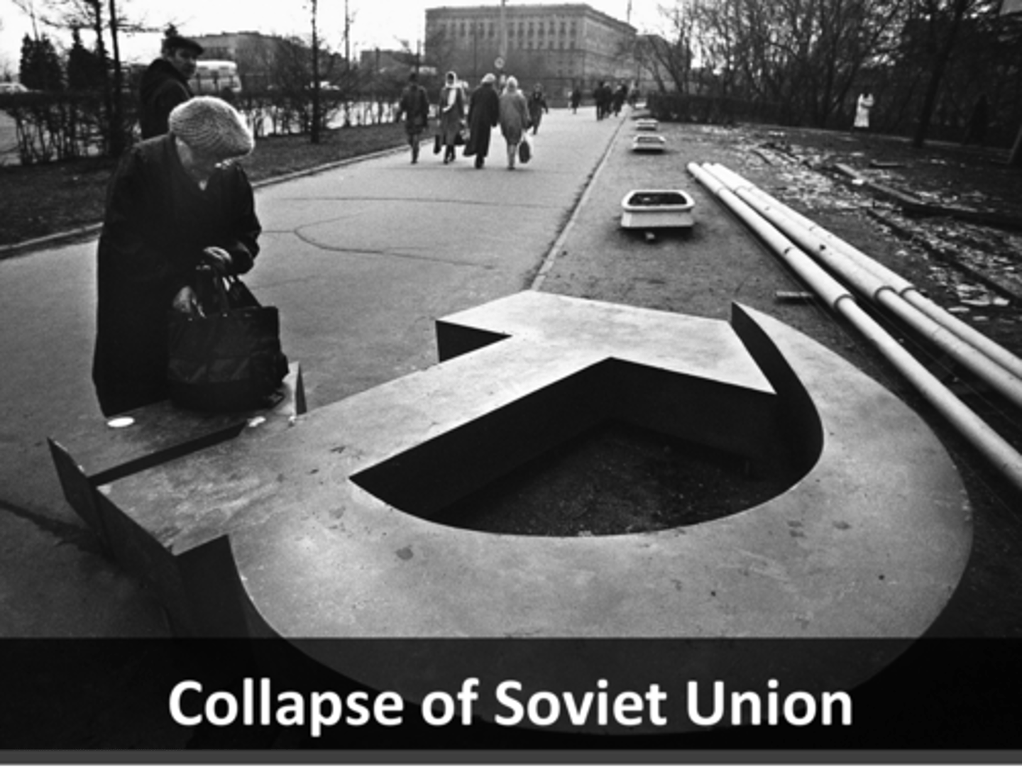 <p>Year when the collapse of the Soviet Union ended the Cold War</p>