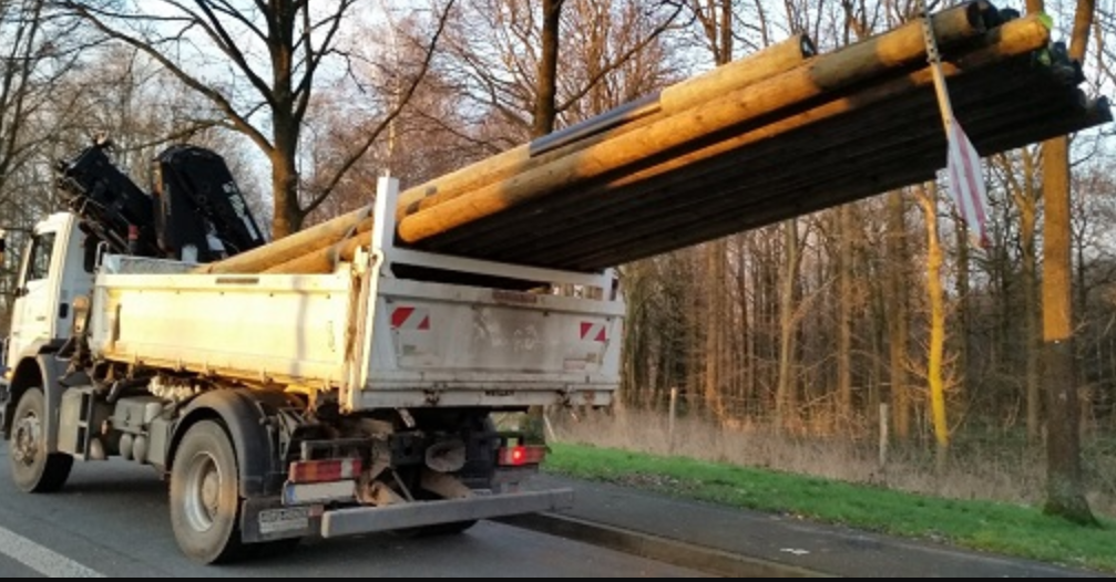 <p>What Is This Called?: Cargo Or Parts Of A Vehicle That Extends Beyond The Standard Length Or Width Of A Vehicle Itself (Ex. Sticks 4+ Feet From The Back).</p>