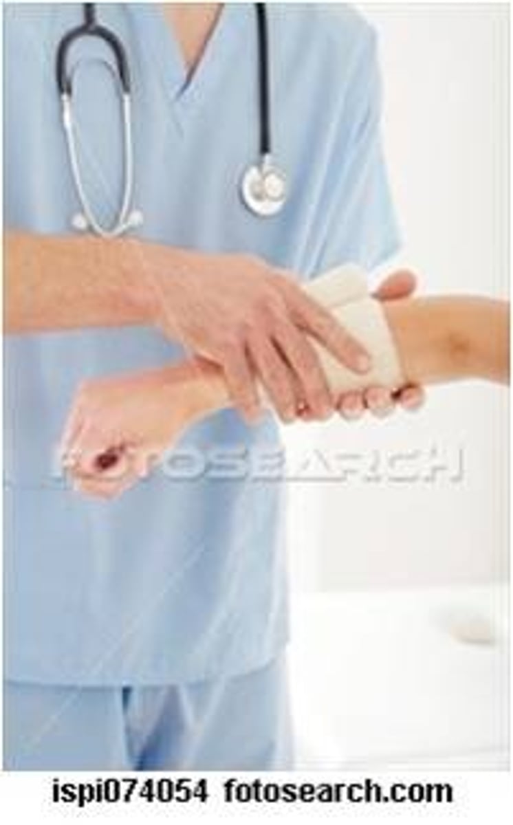 <p>to try; to treat; to handle (situation)</p>