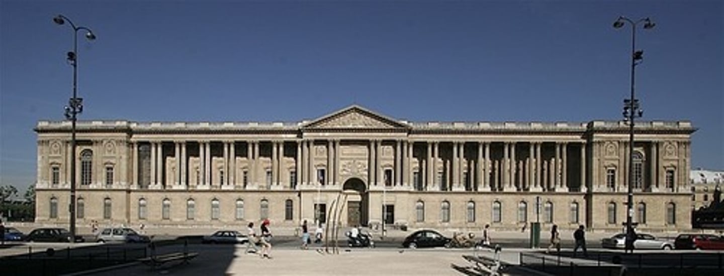<p>Louvre Museum</p>