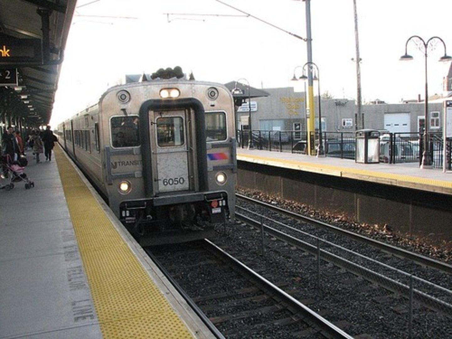 <p>train</p>