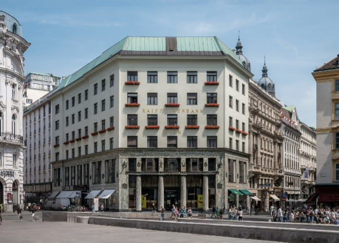 <p><span>Goldman &amp; Salatsch Building, Adolf Loos (Vienna, modern Austria, 1909-1912)</span></p>
