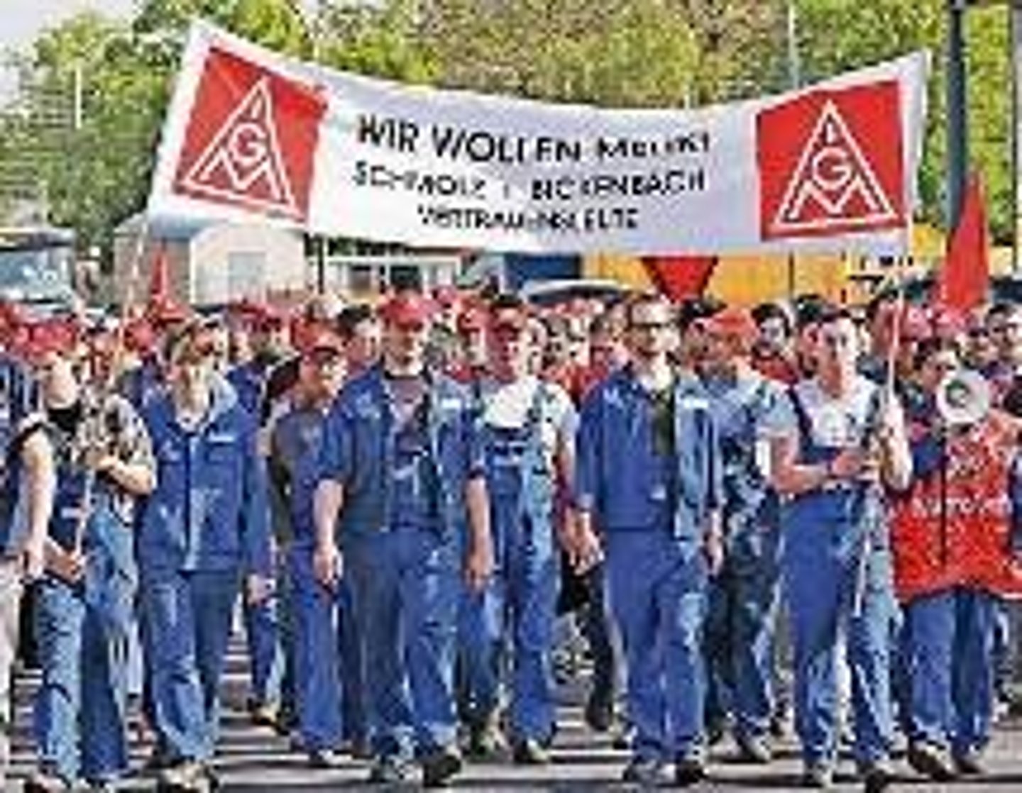 <p>to go on strike</p>