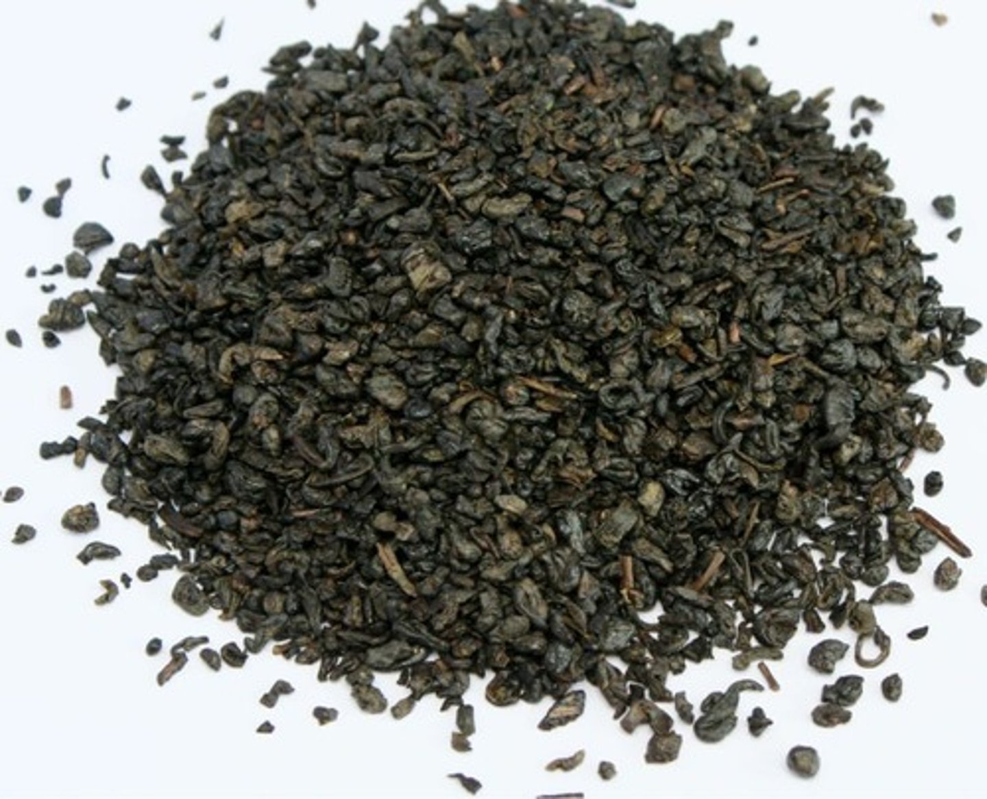 <p>A mixture of powders used in guns and explosives. It was discovered by a scientist in China during the late Tang Dynasty.</p>