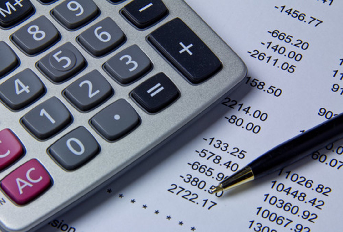 <p>/əˈkaʊnt/ (n/v): record of money, report, consider → tài khoản, bản báo cáo, giải thích</p>