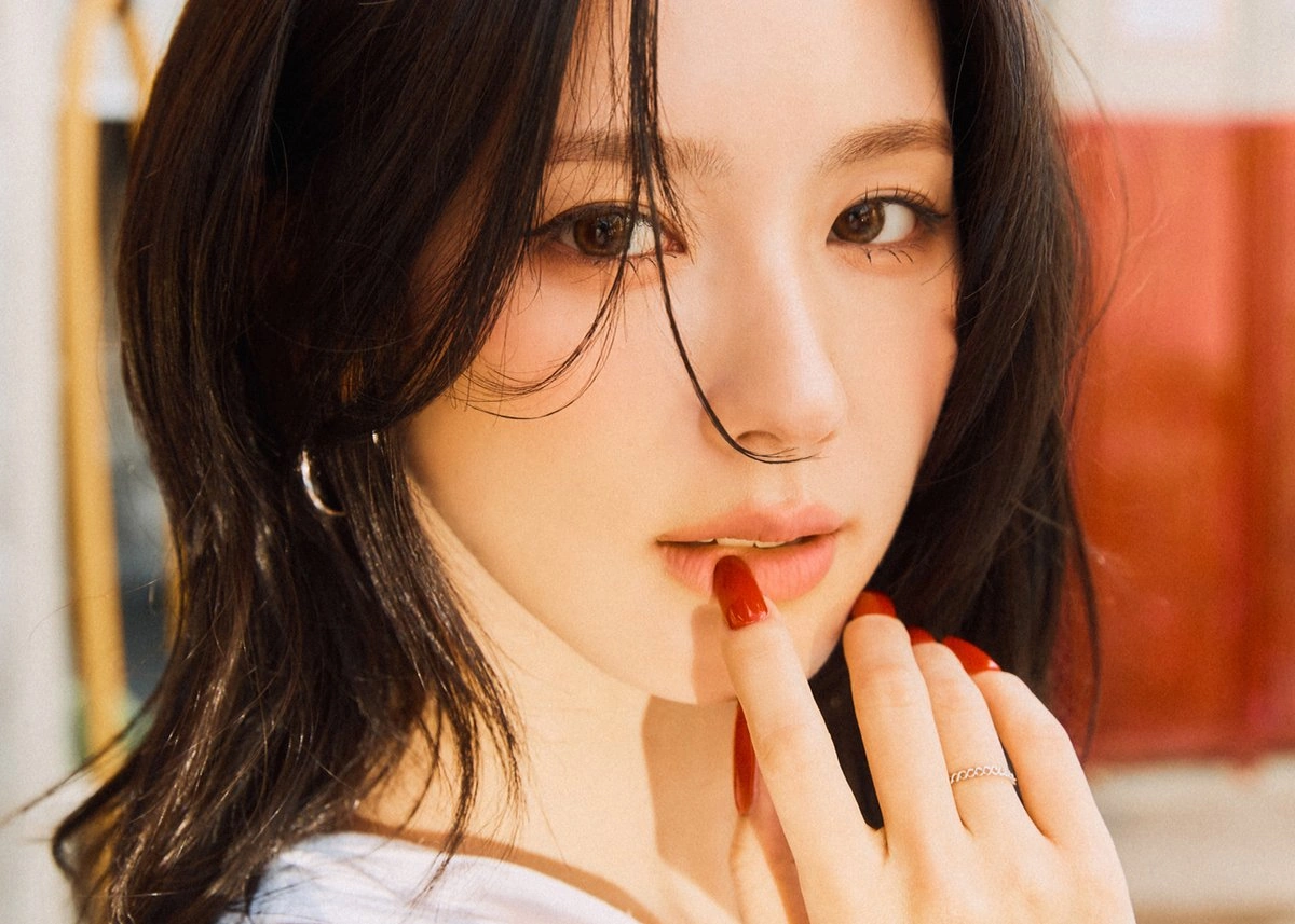 <p>miyeon nayeon sana</p>