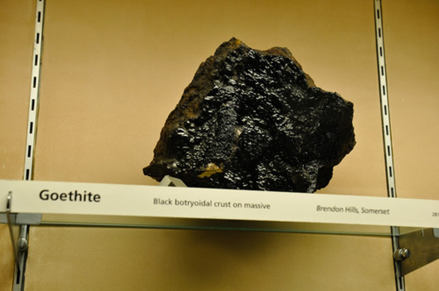 <p>Metallic Luster. 6.5-5.0 hardness. Yellow-Brown streak. 4.4 specific density. Yellow-brown to black color, in radiating masses.</p>