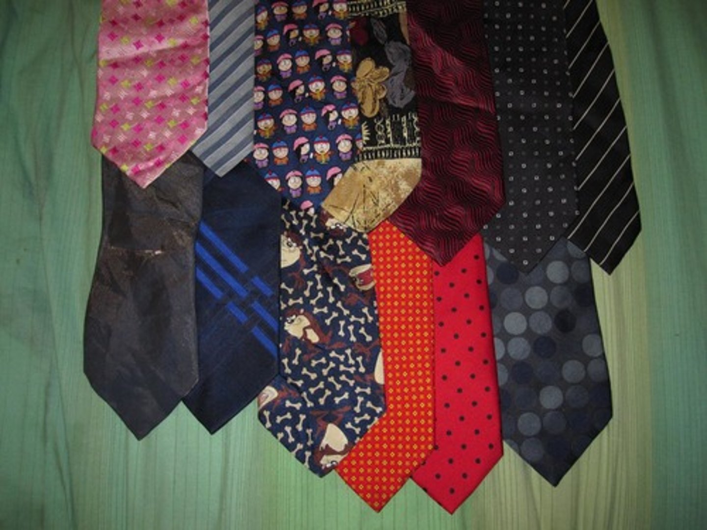 <p>these ties (aquí)</p>