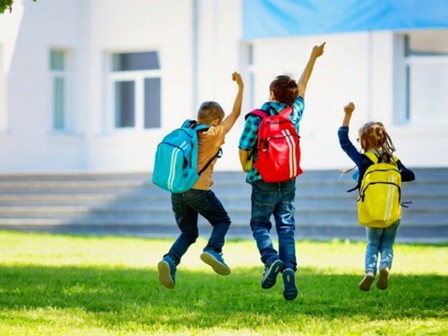 <p>Estar de vacaciones escolares, empezar las vacaciones escolares</p>