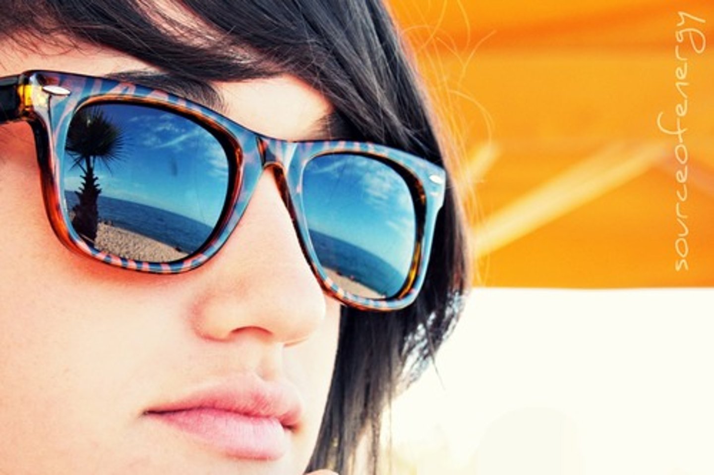 <p>(sun)glasses</p>