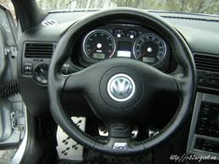 <p>steering wheel</p>