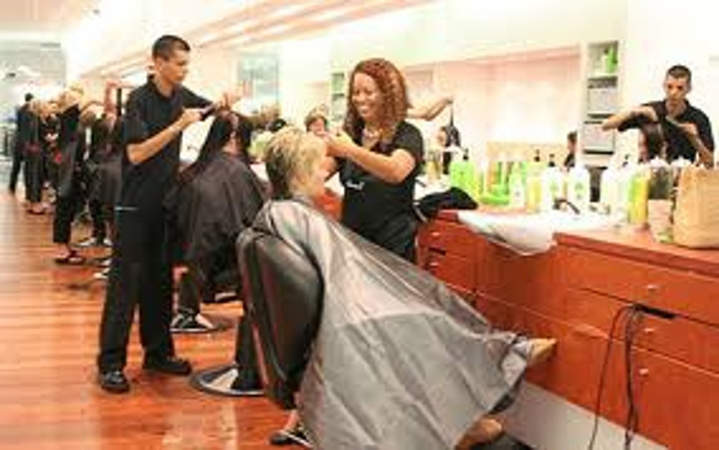 <p>hairdresser</p>