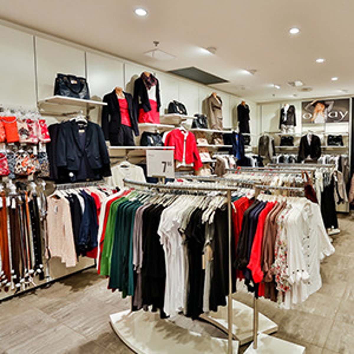 <p>le magasin de vêtements</p>