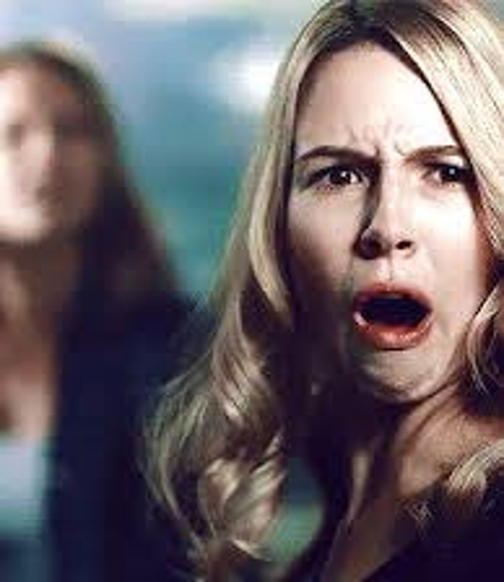 <p>adj /əˈpɔːlɪŋ/ kinh hoàng = terrible = horrifying</p>