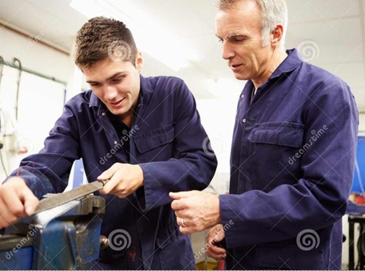 <p>n /ˈɪntɜːn/ thực tập sinh = trainee</p>