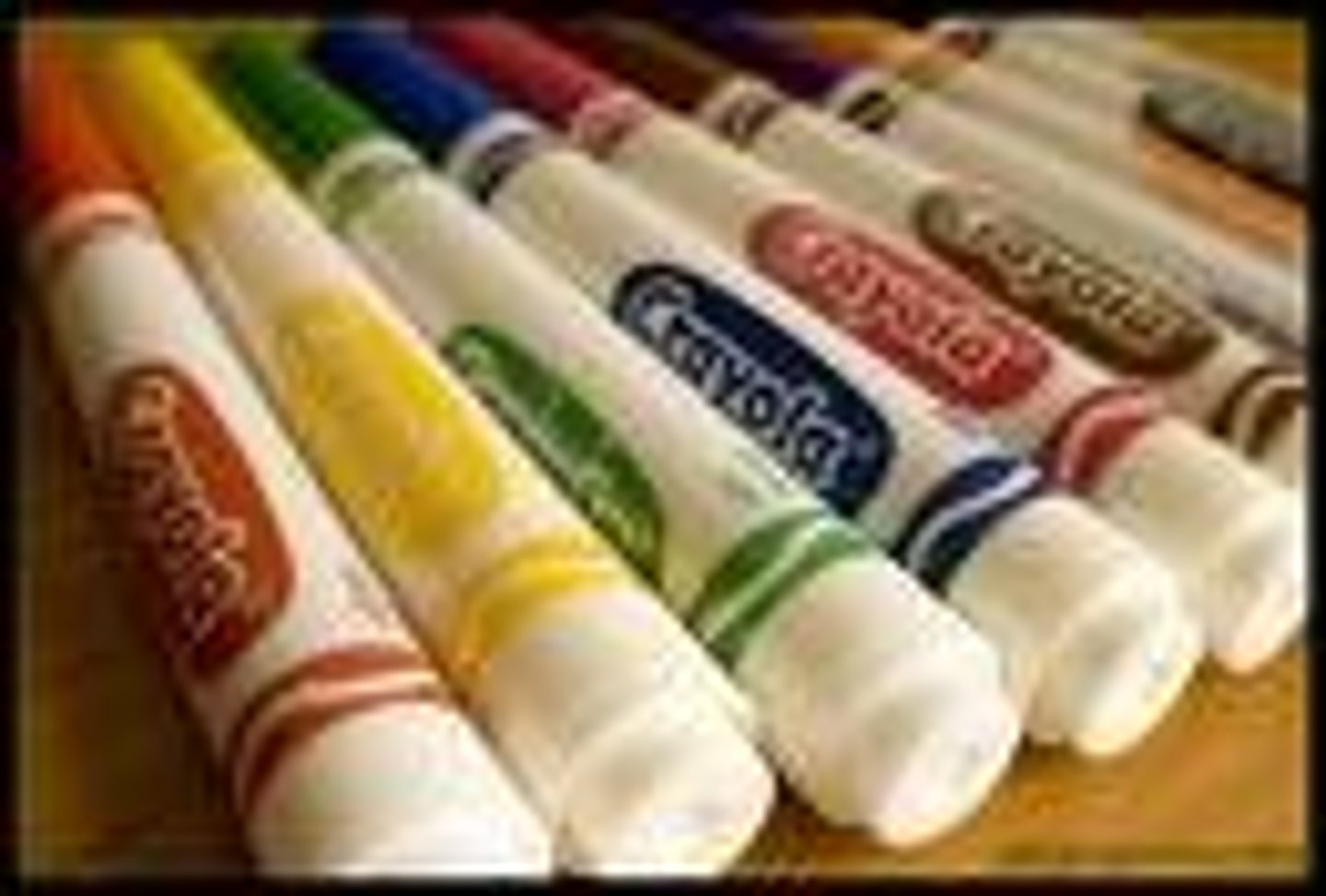 <p>unos marcadores marrones</p>