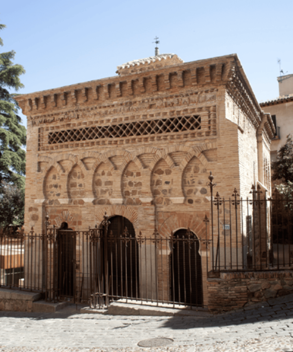 <p>Gateway of mosque.</p>