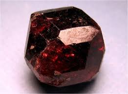 <ul><li><p>Harder than glass</p></li><li><p>No cleavage</p></li><li><p>Red-yellow-brown streak</p></li><li><p>Glassy, red but can be any color</p></li></ul><p></p>