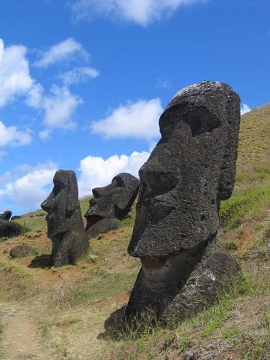 <p>-Polynesian farmers <br>-Easter Isalnd<br>-1200AD settled<br>-900 statues and ceremony grounds<br>-Brought disease to these people</p>